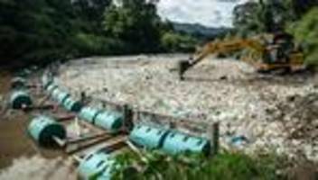 Umweltverschmutzung : Organisation fischt 10.000 Tonnen Plastikmüll aus Gewässern