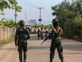 Viele Tote in Myanmar vermutet: Schwerer Bombenhagel an der thailändischen Grenze