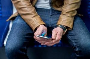 Smartphone in der Hosentasche: Kann man davon impotent werden?