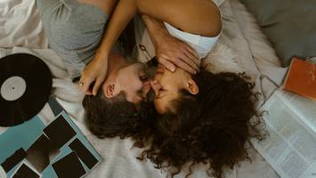 Beziehungskonzept populär und problematisch? - Paartherapeutin sieht „5 Sprachen der Liebe“ kritisch – was sie stattdessen empfiehlt
