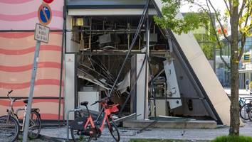 Berlin-Zehlendorf - Unbekannte sprengen Geldautomat in Berlin - Angst vor Gebäudeeinsturz