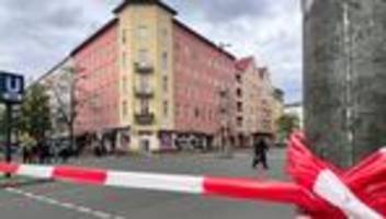 Einsturzgefahr: Aufbau der Stahlstützen an Schöneberger Haus soll beginnen