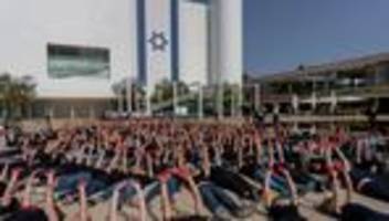 Israel: Familien von Geiseln protestieren in Tel Aviv