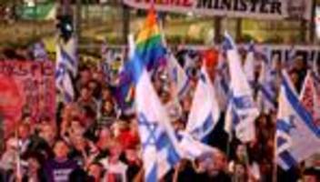 Israel: Hunderte Menschen fordern vor Netanjahus Privathaus Geisel-Deal