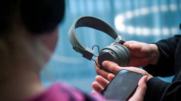 gemeinsam musik hören: zwei bluetooth-kopfhörer gleichzeitig nutzen