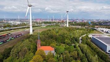 Hamburgs einsamste Kirche: Spektakuläre Luftbilder aus Altenwerder