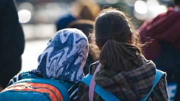 „scharia-polizei“ - angst vor streng-muslimischen kindern an deutschen schulen - staatsschützer warnt