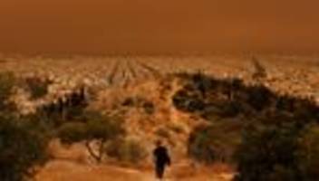 Saharastaub: Rote Wolken über Athen sorgen örtlich für vollere Notaufnahmen