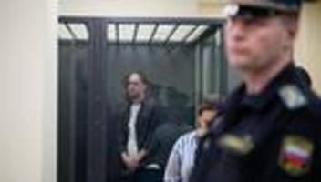 evan gershkovich: us-reporter bleibt weiter in russischer untersuchungshaft