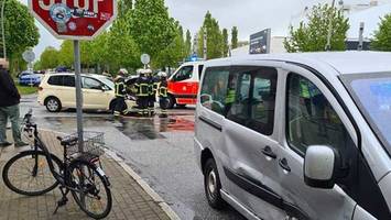 Drei Autos kollidiert – Fahrschüler verletzt in Klinik