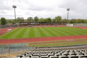 augsburger rosenaustadion: langsam gehen die lichter aus