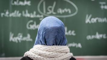 insider berichten - kopftuch, fasten, konvertieren? so groß ist der islam-stress an deutschen schulen