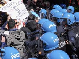 Italien: Erster Tag mit Eintritt: Verwirrung und Proteste in Venedig