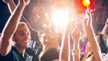 tanz in den mai in hamburg: wir haben 10 party-tipps für sie