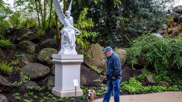 „Kranzwerfende Viktoria“ im Schweriner Burggarten zu sehen