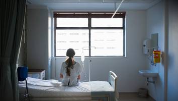 „vermeidbares risiko für patientensicherheit“ - krankenhausreport legt probleme bei behandlung von krebs- und notfallpatienten offen