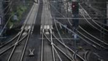 Bahn: Kabeldiebe legen Zugverkehr in Teilen von NRW lahm