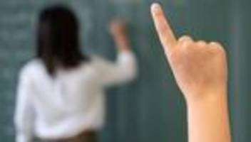 Bildung: Verweigerte Zusatzstunde: Lehrerin widerruft Vergleich