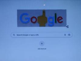 aktie zieht um 16 prozent an: google-mutter alphabet zahlt jetzt eine dividende