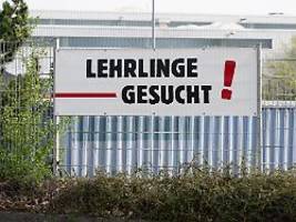 auswertung der arbeitsagentur: drei ostdeutsche länder verlieren tausende beschäftigte im jahr