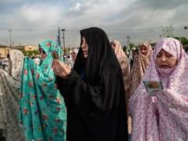 Bei Kopftuchkontrollen: UN: Irans Sittenwächter nehmen reihenweise Frauen fest