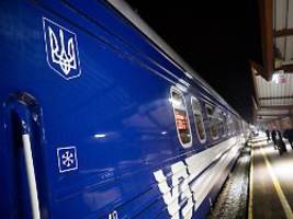 Waffenlieferungen im Visier: Russland bombardiert ukrainische Eisenbahn