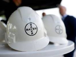 Das Bayer brennt lichterloh: Investoren reiben Bayer-Chef Konzernmisere unter die Nase