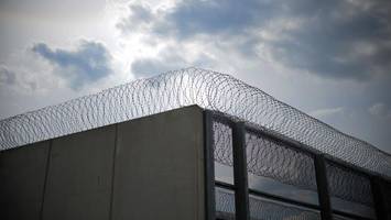 Zaun durchschnitten – Trio versucht Häftling zu befreien