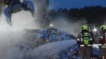 Feuer in Recyclinghalle: Wachmann verhindert offenbar Großbrand