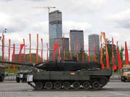 Angeblich in Awdijiwka erbeutet: Moskau stellt Leopard-2-Panzer als Trophäe aus