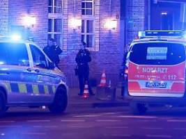 streit eskaliert: gastwirt vor lokal in düsseldorf erschossen