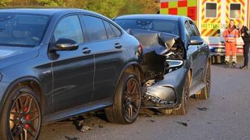 Mercedes kracht in Mercedes: Hoher Sachschaden bei Unfall