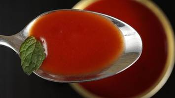 Gefährliche Keime: Frau isst Suppe – Lebensgefahr