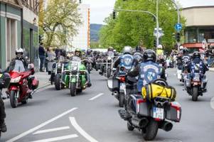 tausende motorradfahrer bei kulmbacher treffen