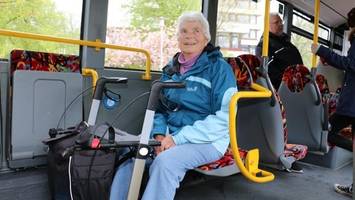 rollator-risiko im bus: acht tipps für Ältere bei praxiskurs