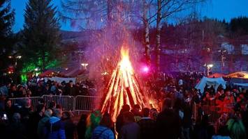 Hexen und Teufel tanzen im Harz in den Mai