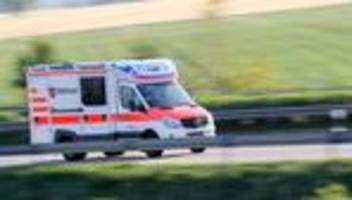 hohenlohekreis: motorradfahrer lebensgefährlich verletzt nach zusammenstoß