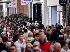 Verbraucher wieder in Kauflaune: Einzelhandel freut sich über Umsatzanstieg