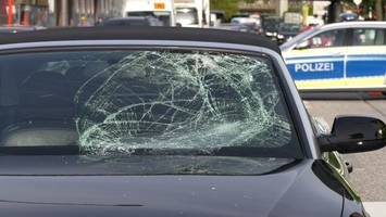 Fußgänger wird in Altona von Audi erfasst und am Kopf verletzt