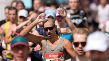 läufer stirbt bei marathon: ersthelfer kritisieren rettungsdienst