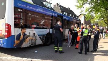 Kind läuft vor Bus – sieben Verletzte auf Finkenwerder