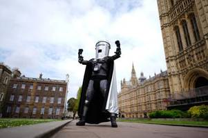 Graf Mülltonnengesicht will das Londoner Rathaus stürmen