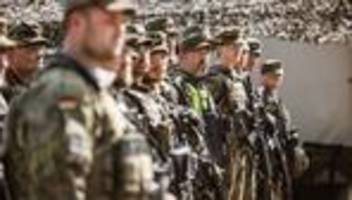 verteidigung: soldaten üben bei köln schutz von wichtigem versorgungslager