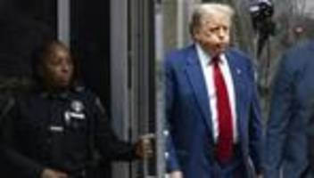 Prozess gegen Donald Trump: Stormy Daniels' Anwalt sagt vor Gericht über Schweigegeldzahlung aus