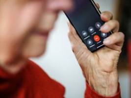 20 personen festgenommen: ermittler zerschlagen großen telefonbetrüger-ring