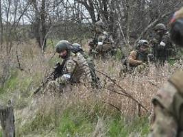 Neuer Schwung für Offensiven?: Moskau verlegt wohl Elite-Einheiten in die Ostukraine