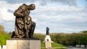 Gedenkstätten: Jahrestag des Kriegsendes: Polizei schützt Denkmäler