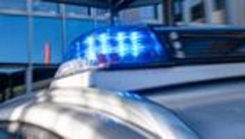 Zwickau: Auto überschlägt sich: 19-Jähriger verletzt