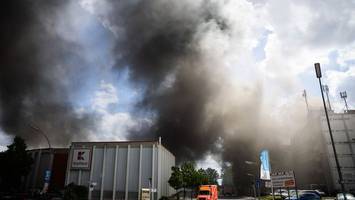 Brand in Berlin: Feuerwehr warnt vor giftigen Rauchgasen