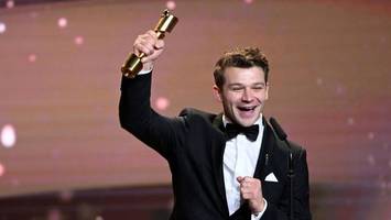 schauspieler simon morzé gewinnt deutschen filmpreis